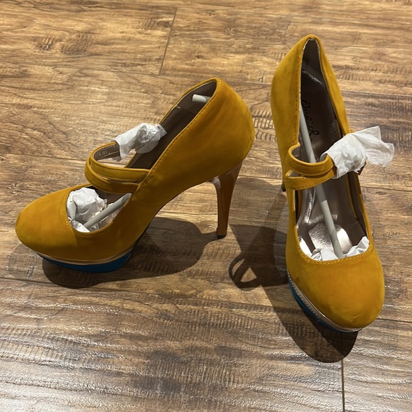 High platform stiletto heels velvety yellow gold and blue shoes by Qupid - Picture 10 of 10